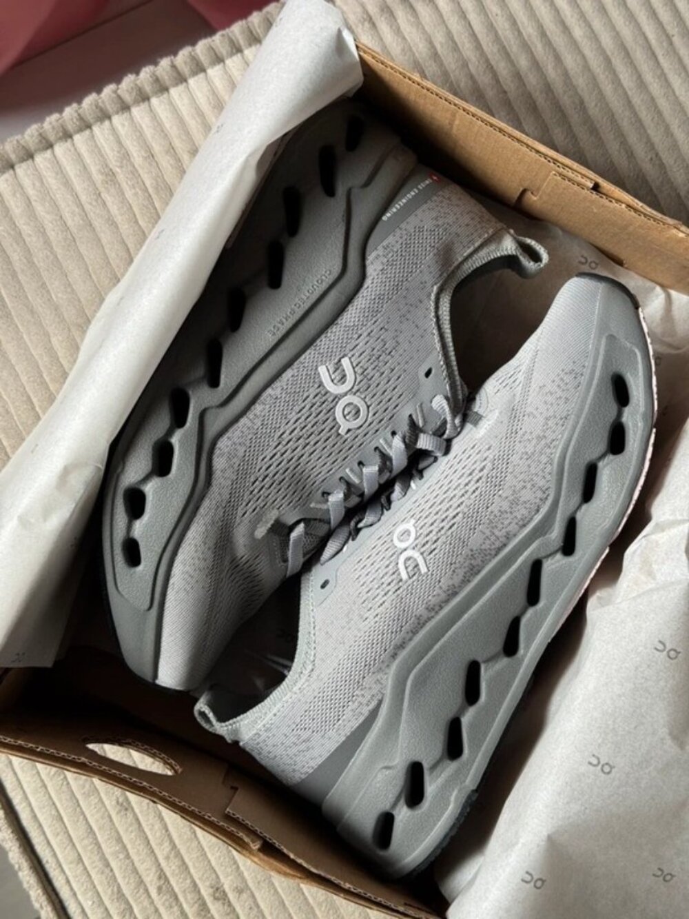On Cloudsurfer Max Alloy Asphalt Grey Graphite Running Shoes, Women’s US 8
